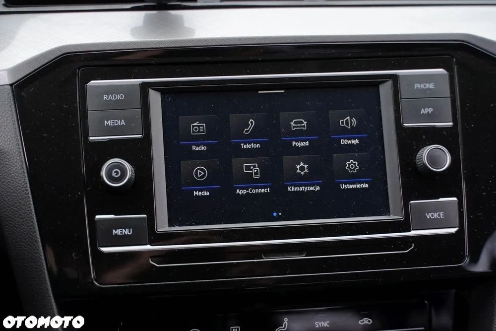 Volkswagen Passat - 32