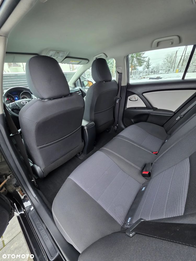 Toyota Avensis - 16