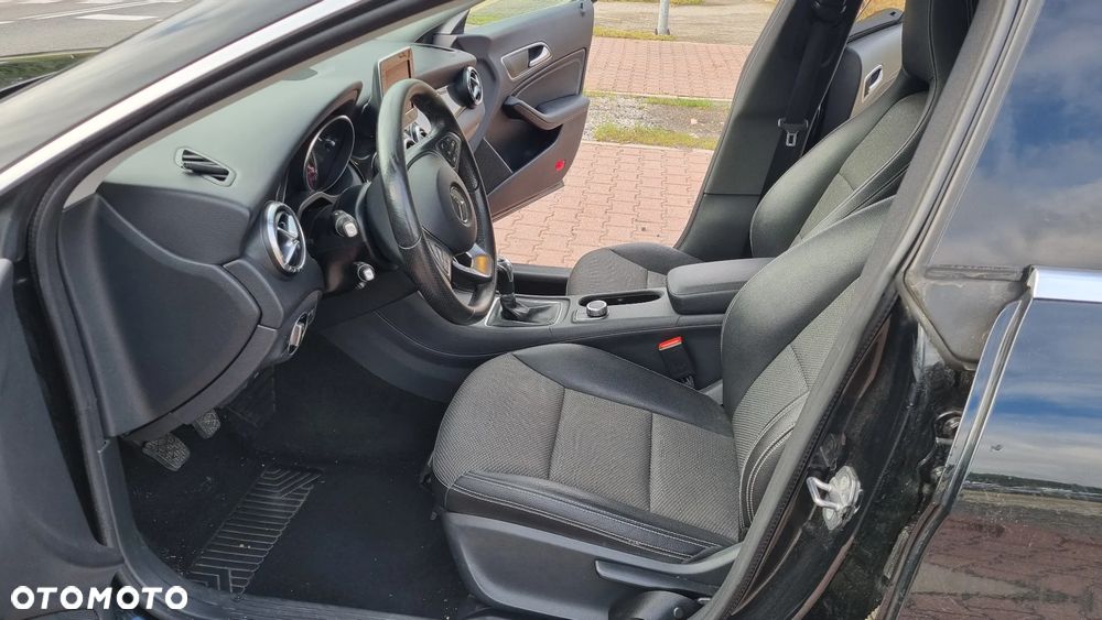 Mercedes-Benz CLA 180 (CDI) d - 32
