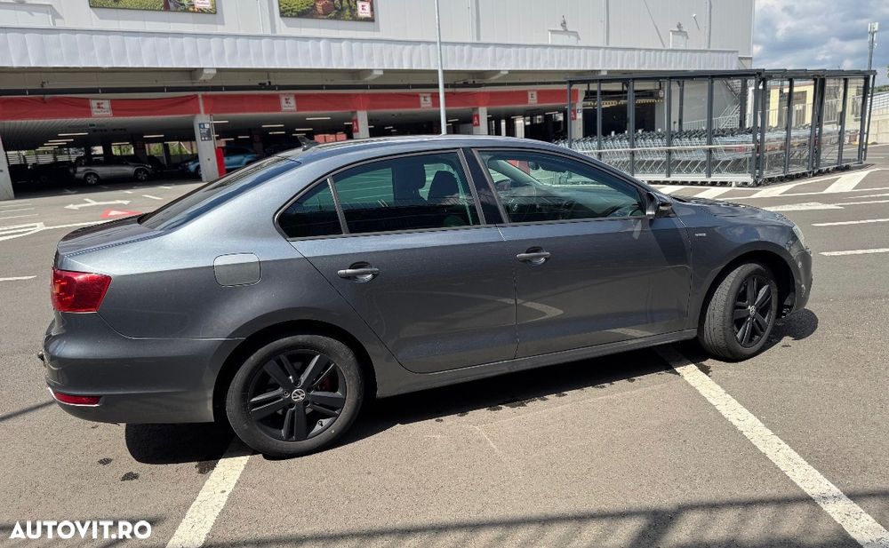 Volkswagen Jetta 2.0 TDI DPF Highline - 5
