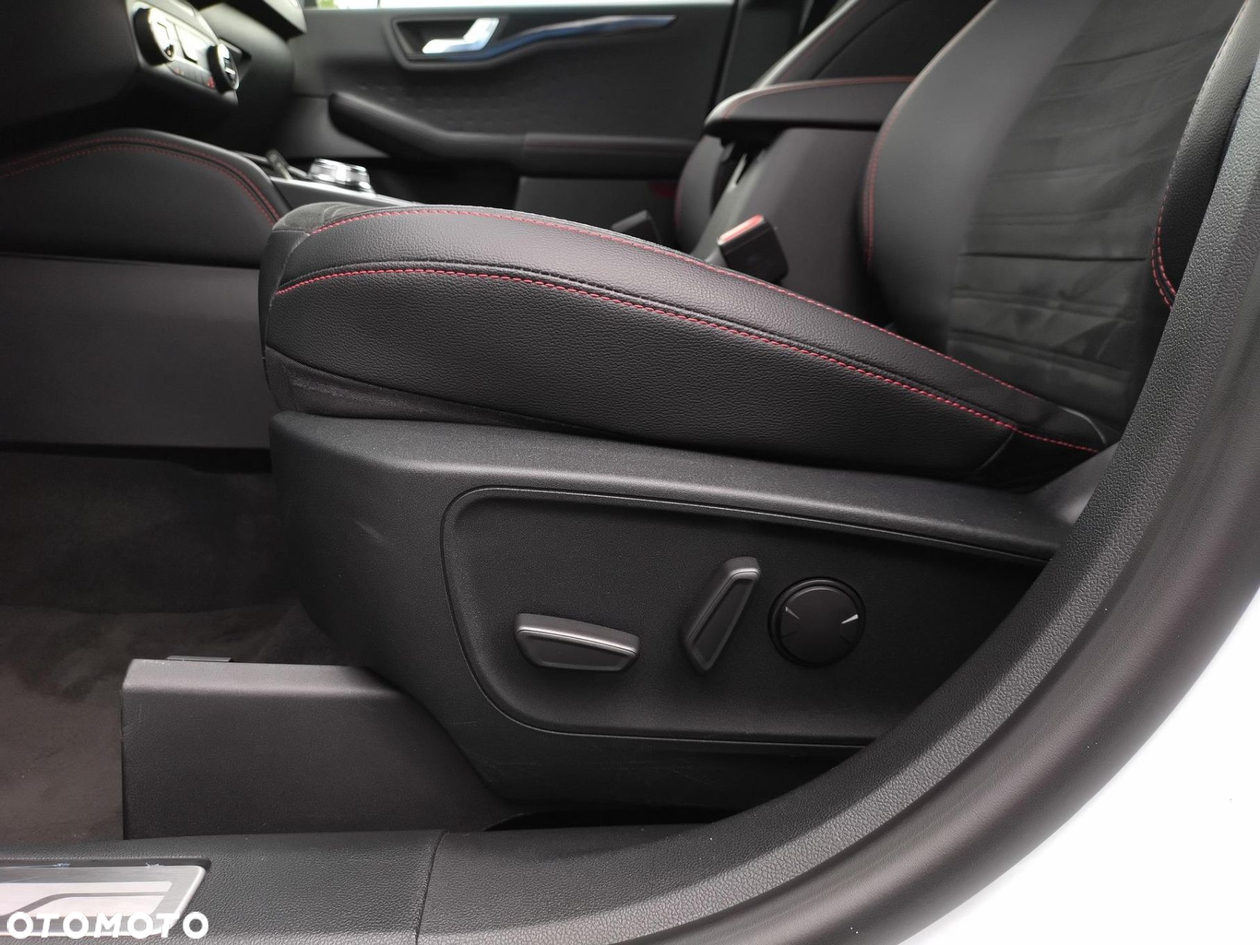Ford Kuga 2.0 EcoBlue AWD ST-Line X - 29