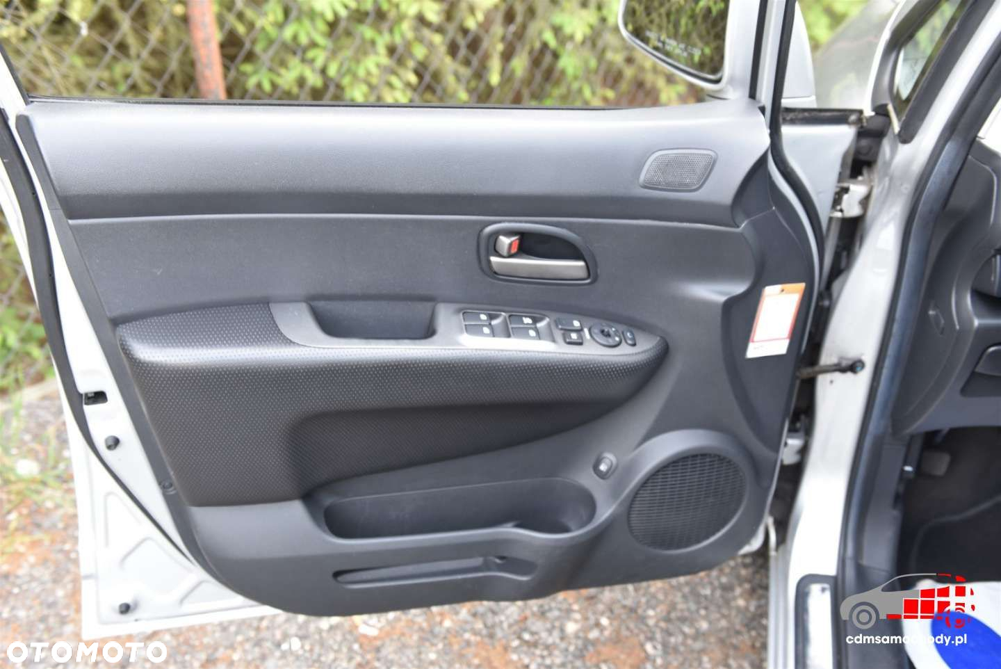 Kia Carens - 12