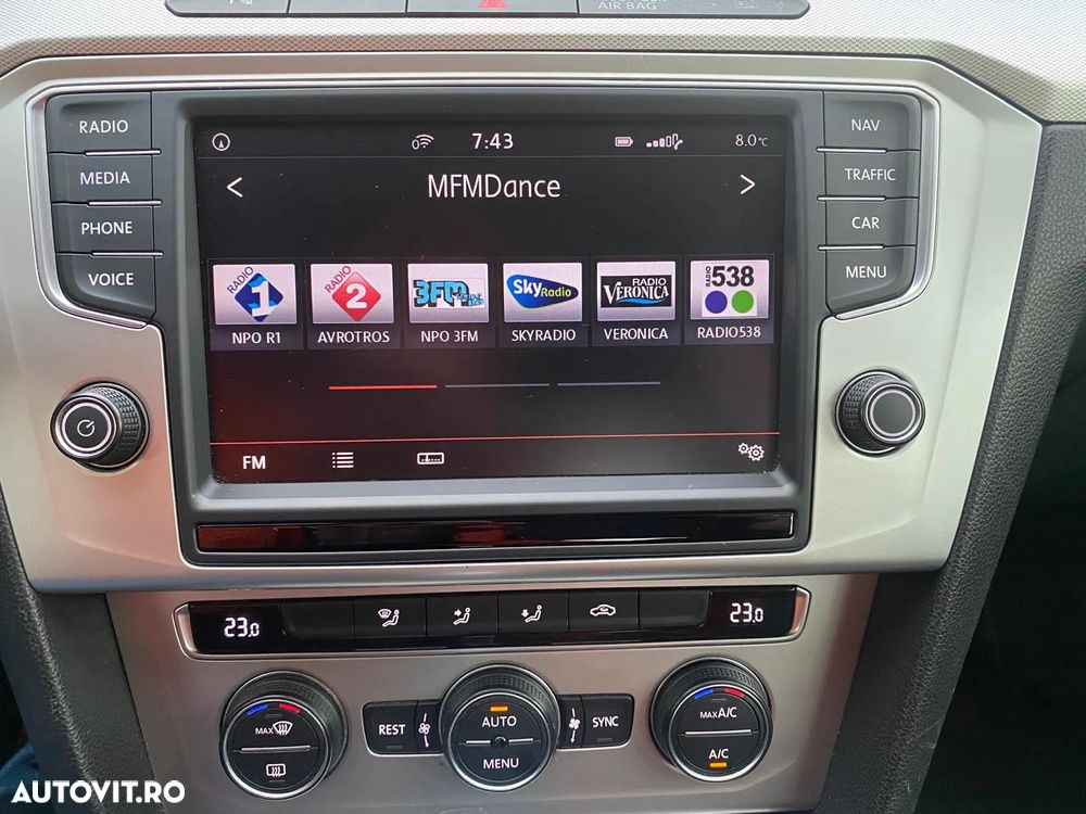 Volkswagen Passat Variant 1.6 TDI (BlueMotion Technology) DSG Comfortline - 14