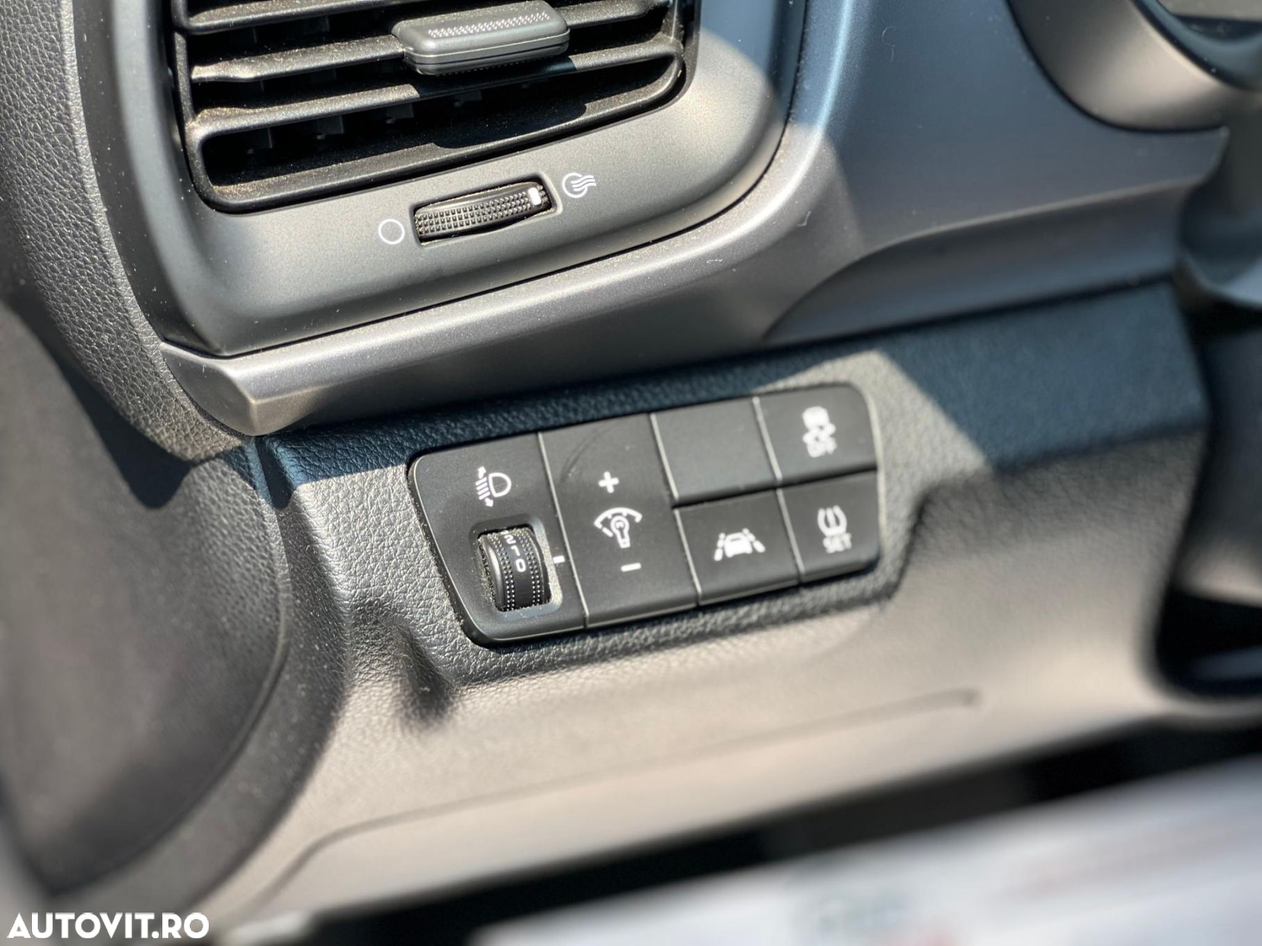 Kia Stonic 1.4 GSL 6AT Urban - 17