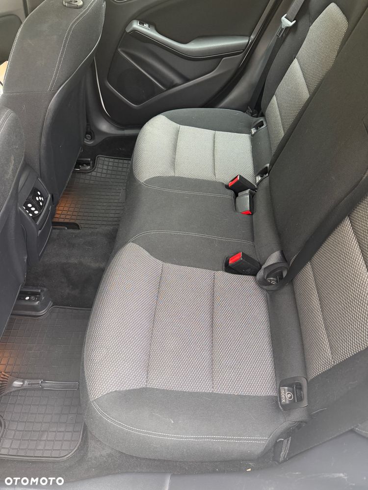 Mercedes-Benz GLA - 12