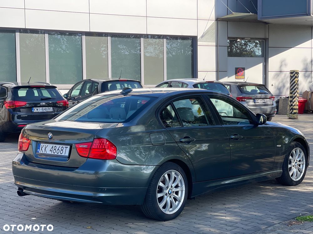 BMW Seria 3 320i - 4