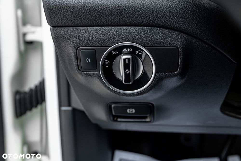 Mercedes-Benz GLA 200 7G-DCT - 30