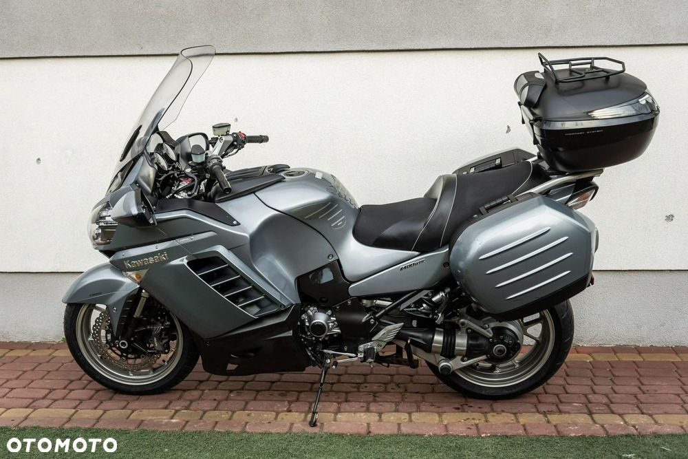 Kawasaki GTR - 6