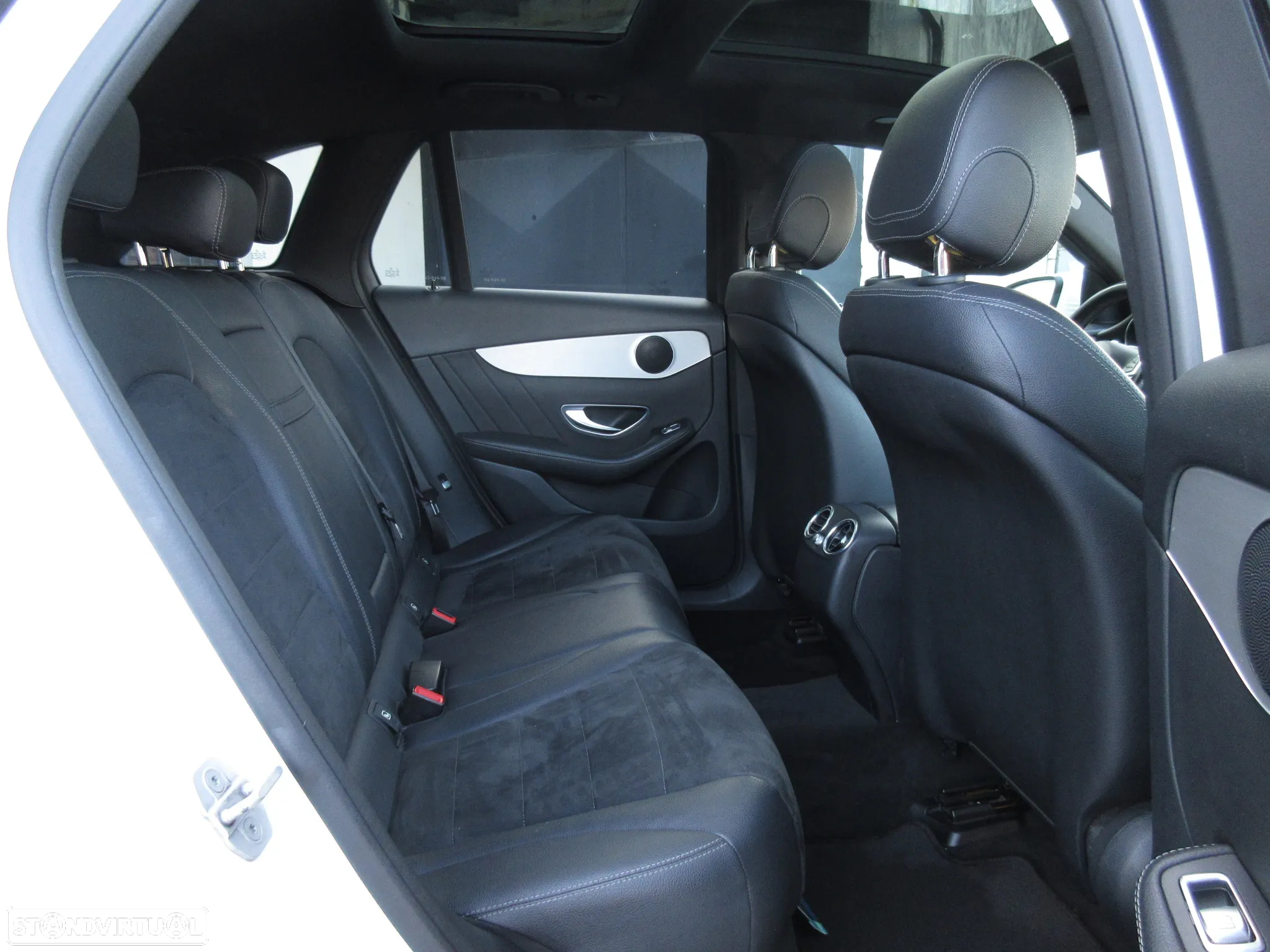 Mercedes-Benz GLC 220 d 4Matic 9G-TRONIC AMG Line - 29