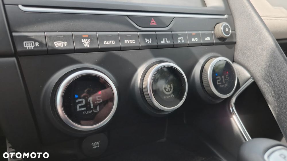Jaguar E-Pace 2.0 i4D AWD R-Dynamic - 21