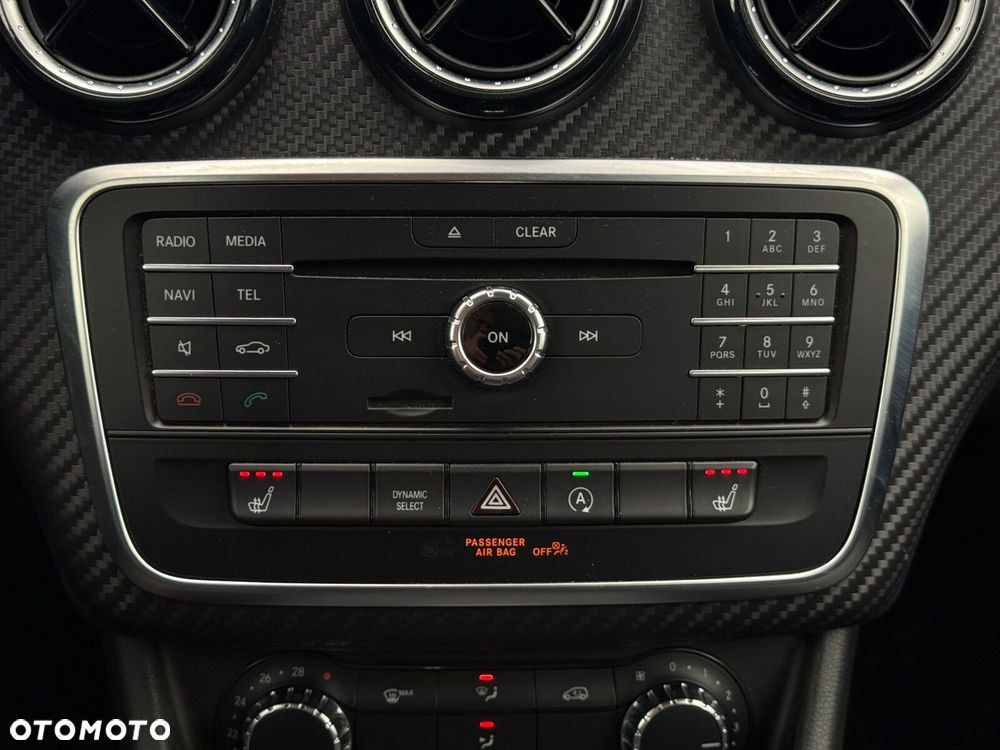 Mercedes-Benz GLA 180 7G-DCT - 23