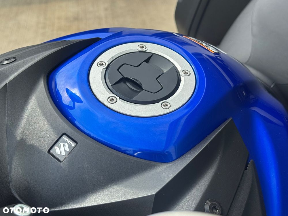 Suzuki V-STROM - 20