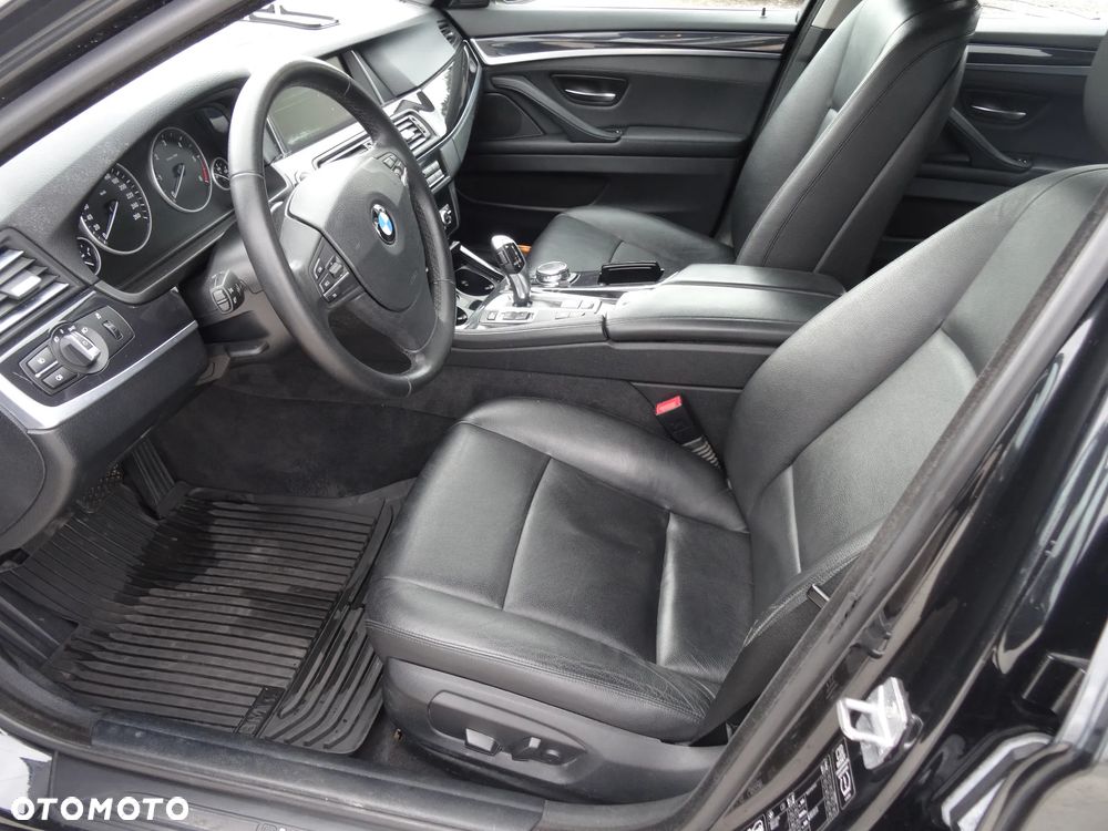 BMW Seria 5 525d xDrive Sport-Aut - 12