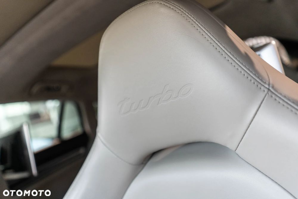 Porsche Panamera Turbo - 38