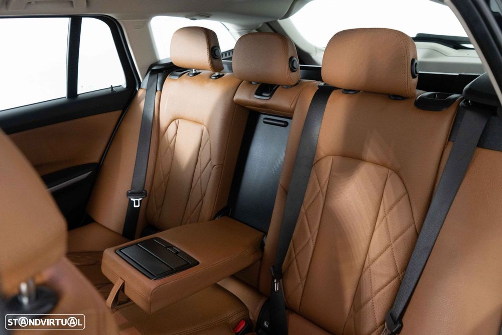 BMW 330 e Line Luxury Auto - 11