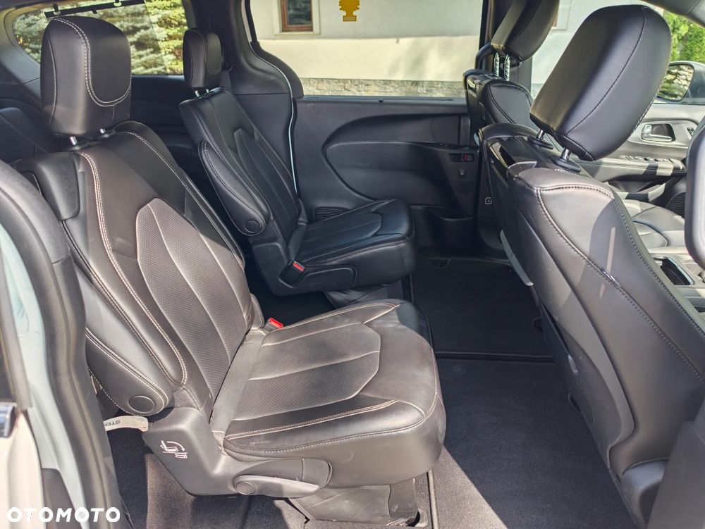 Chrysler Pacifica - 24