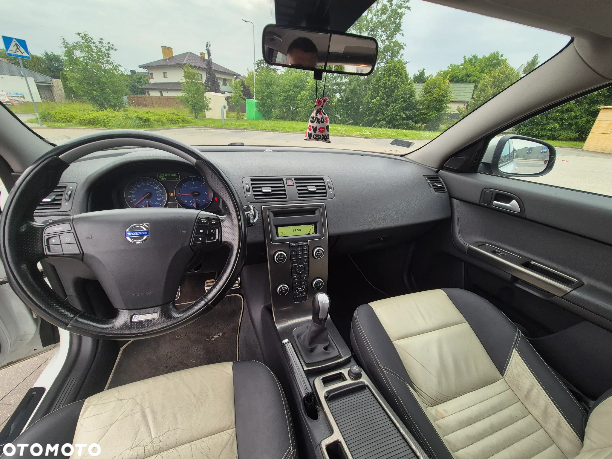 Volvo V50 D2 R-Design - 11