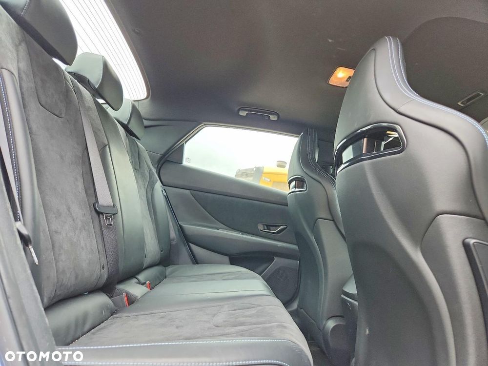 Hyundai Elantra - 8
