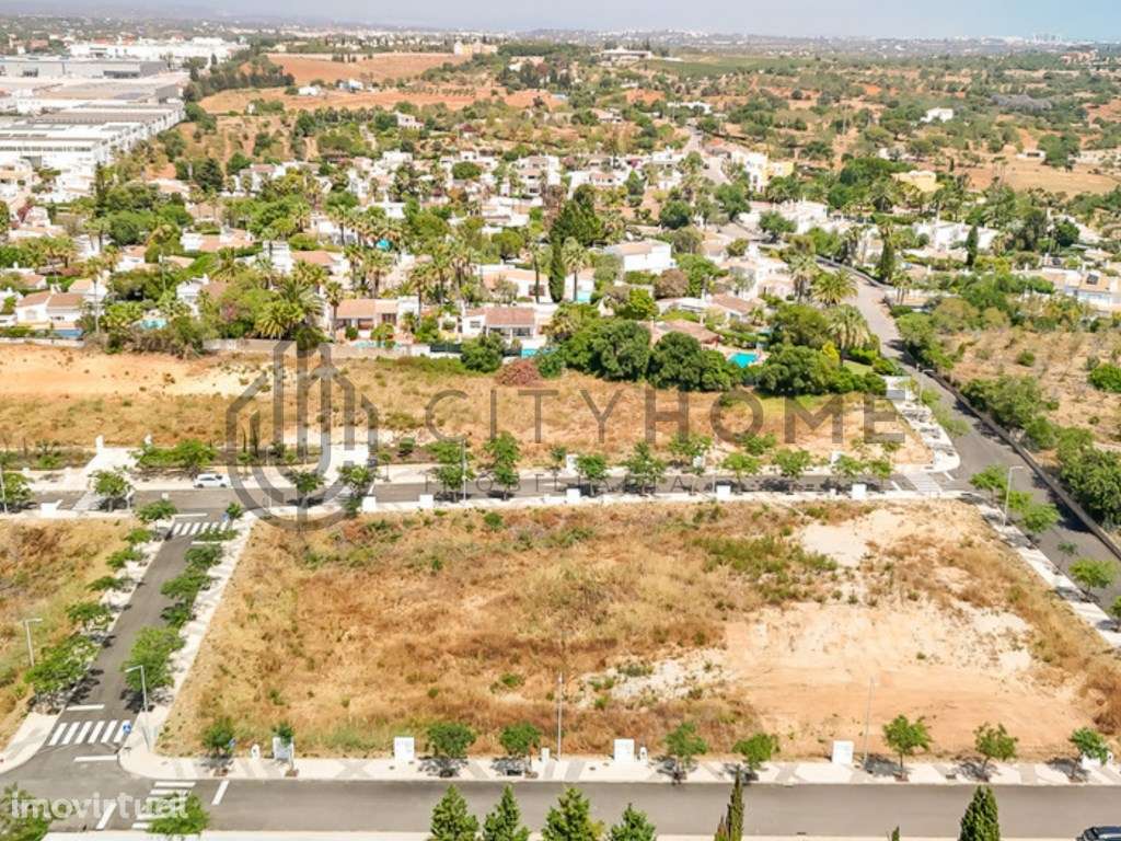 Terreno Urbano para construção de 440m2 na quinta dos Alamos / GUIA - Grande imagem: 2/20