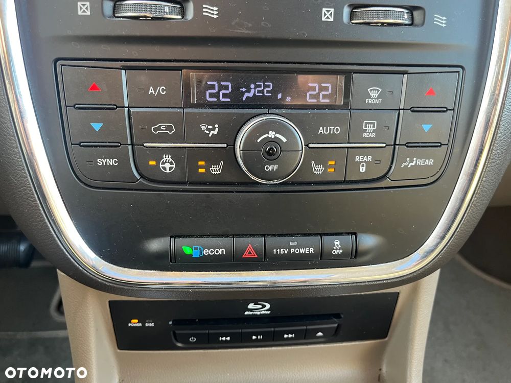 Chrysler Town & Country 3.6 Limited - 19