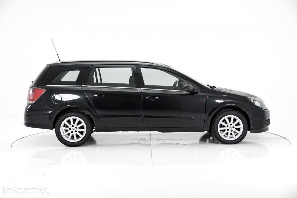 Opel Astra Sports Tourer - 3