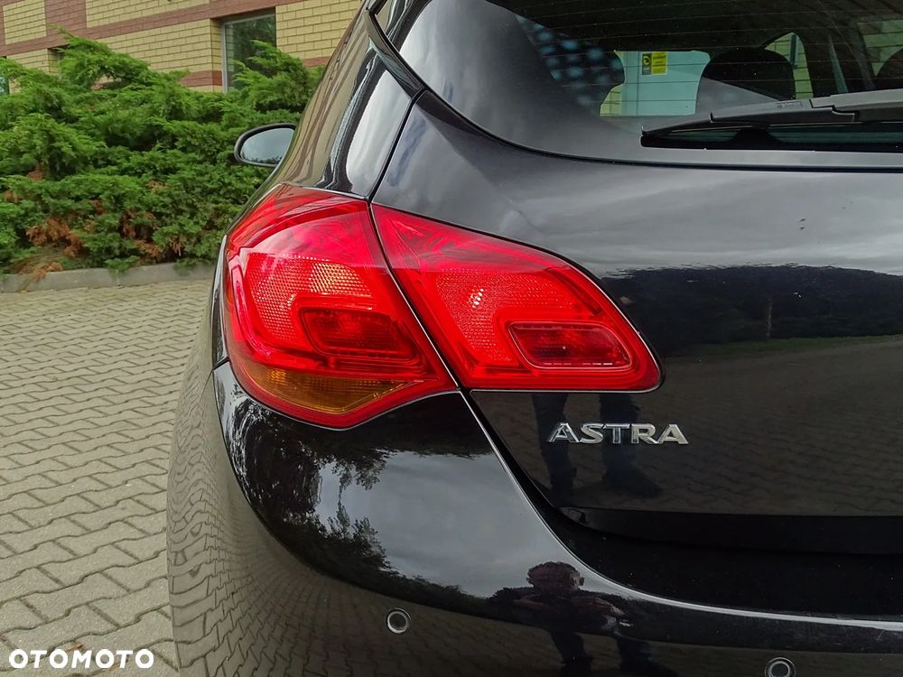 Opel Astra 1.6 Design Edition - 23