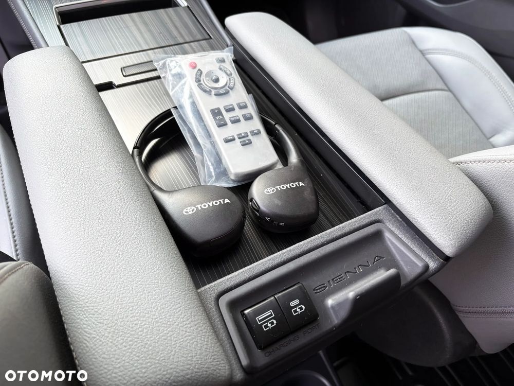 Toyota Sienna - 32