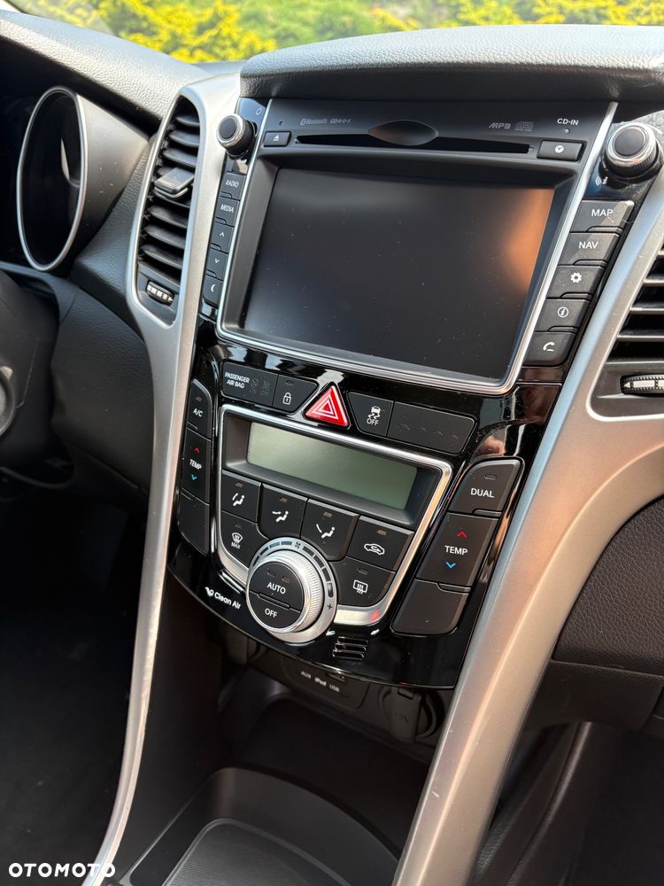Hyundai i30 blue Kombi 1.6 GDi Style - 15