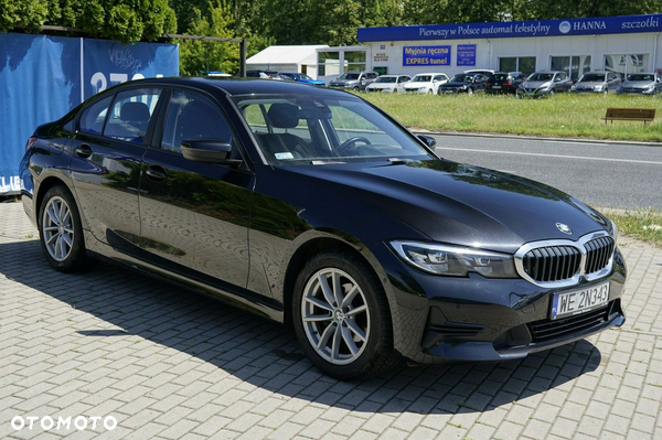 BMW Seria 3 318i Advantage