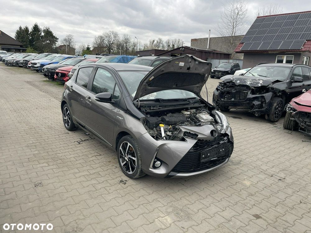 Toyota Yaris Hybrid 100 Selection Passion - 4