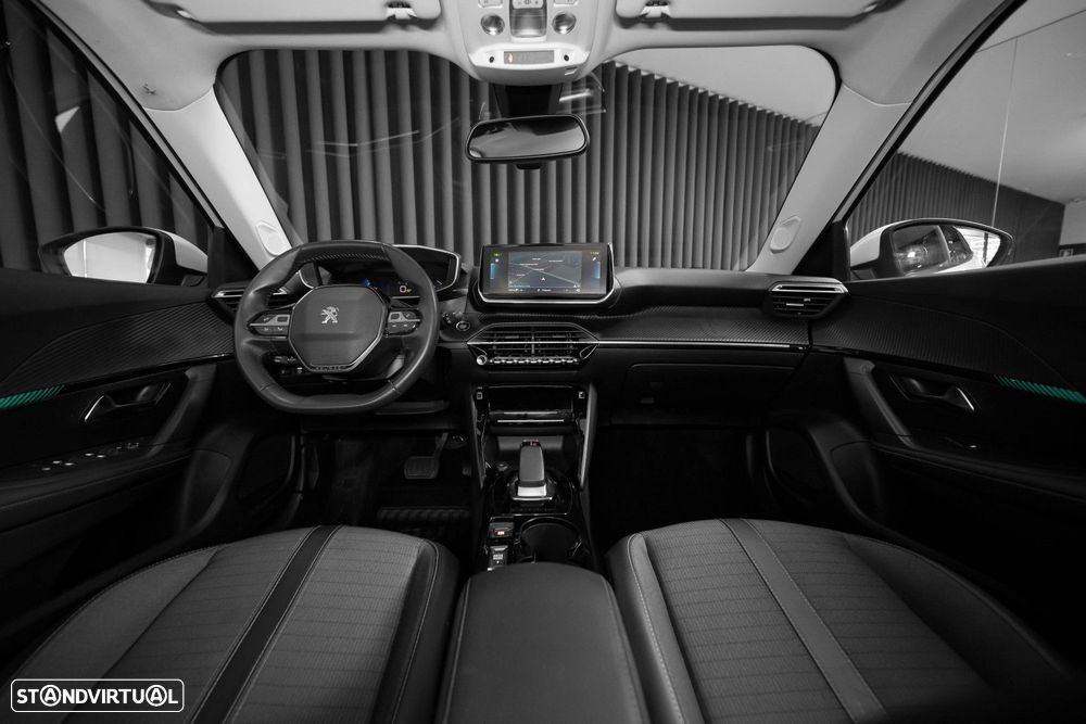 Peugeot e-2008 Allure - 13