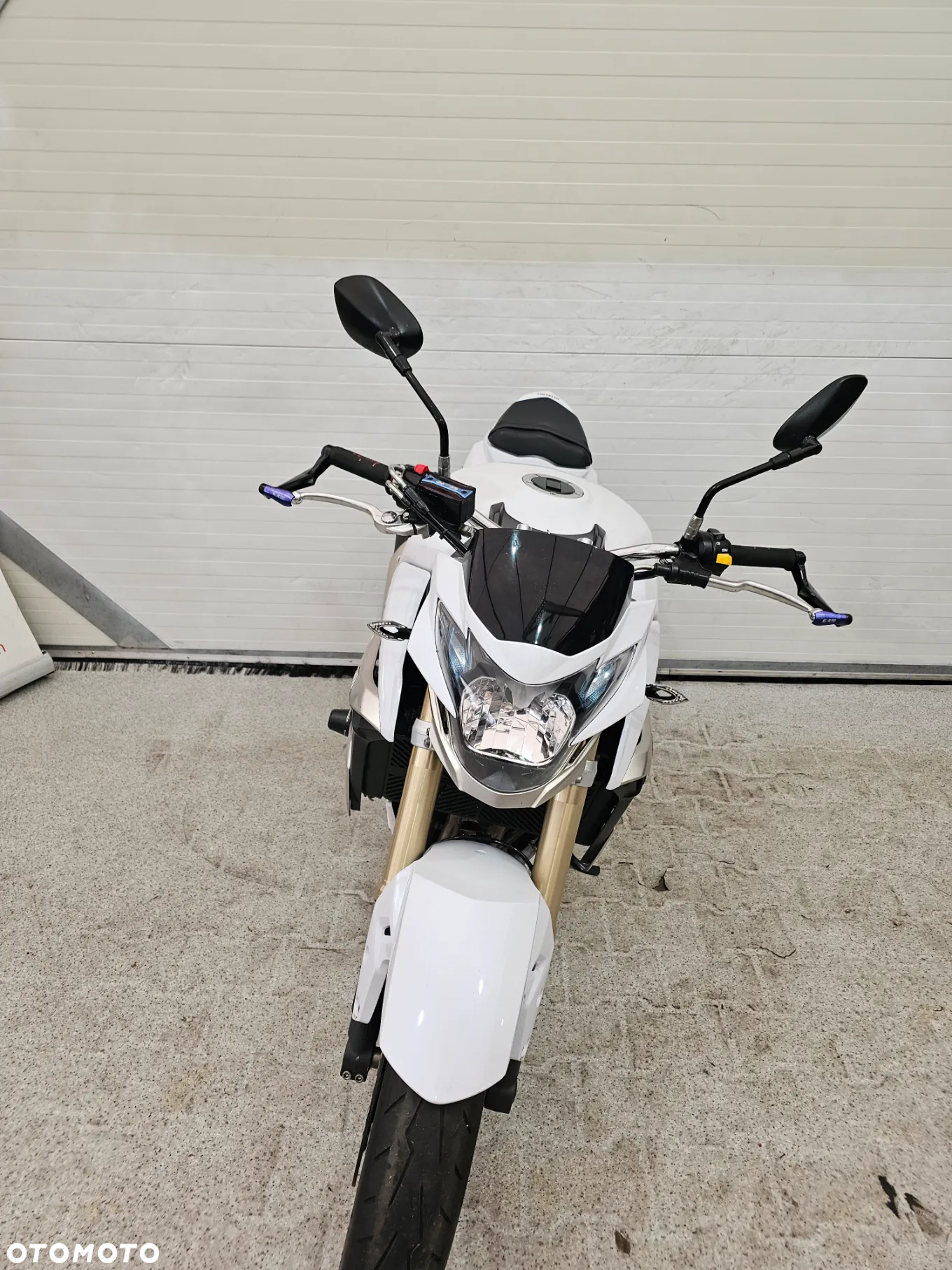 Suzuki GSR - 17