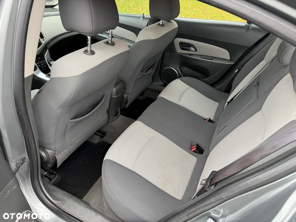 Chevrolet Cruze - 25