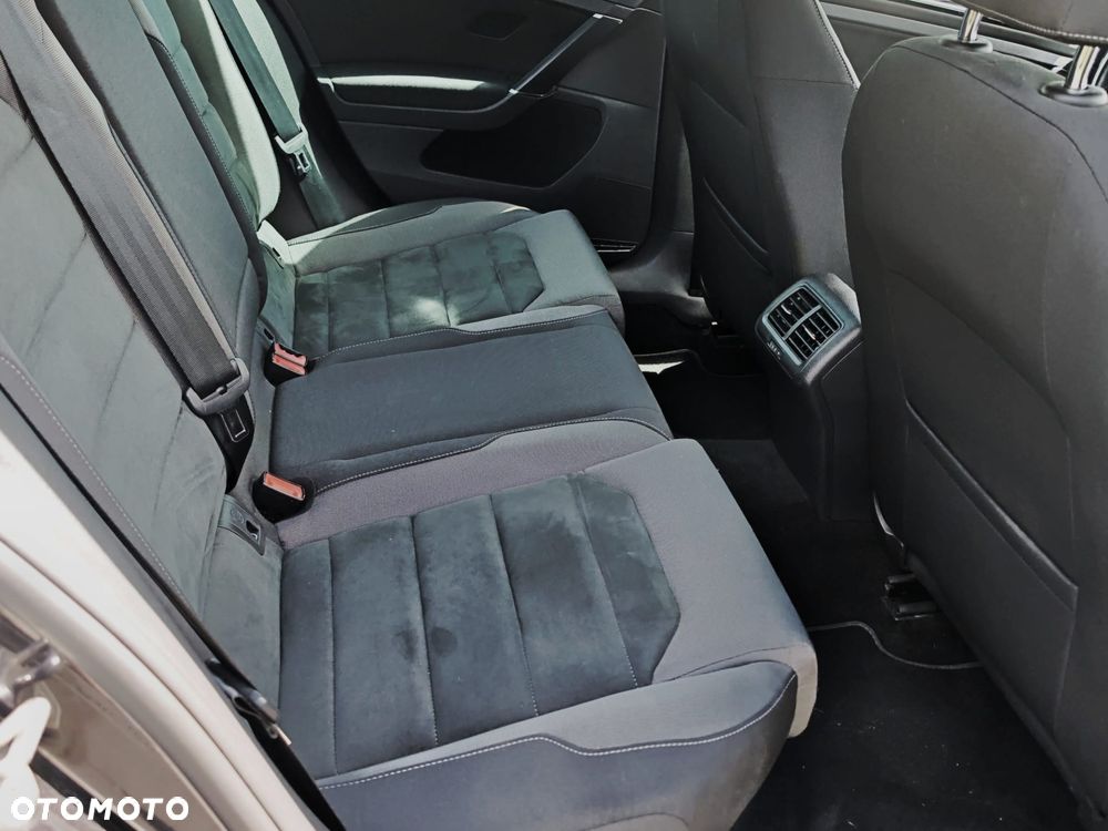 Volkswagen Golf Variant 2.0 TDI SCR DSG R-Line - 12