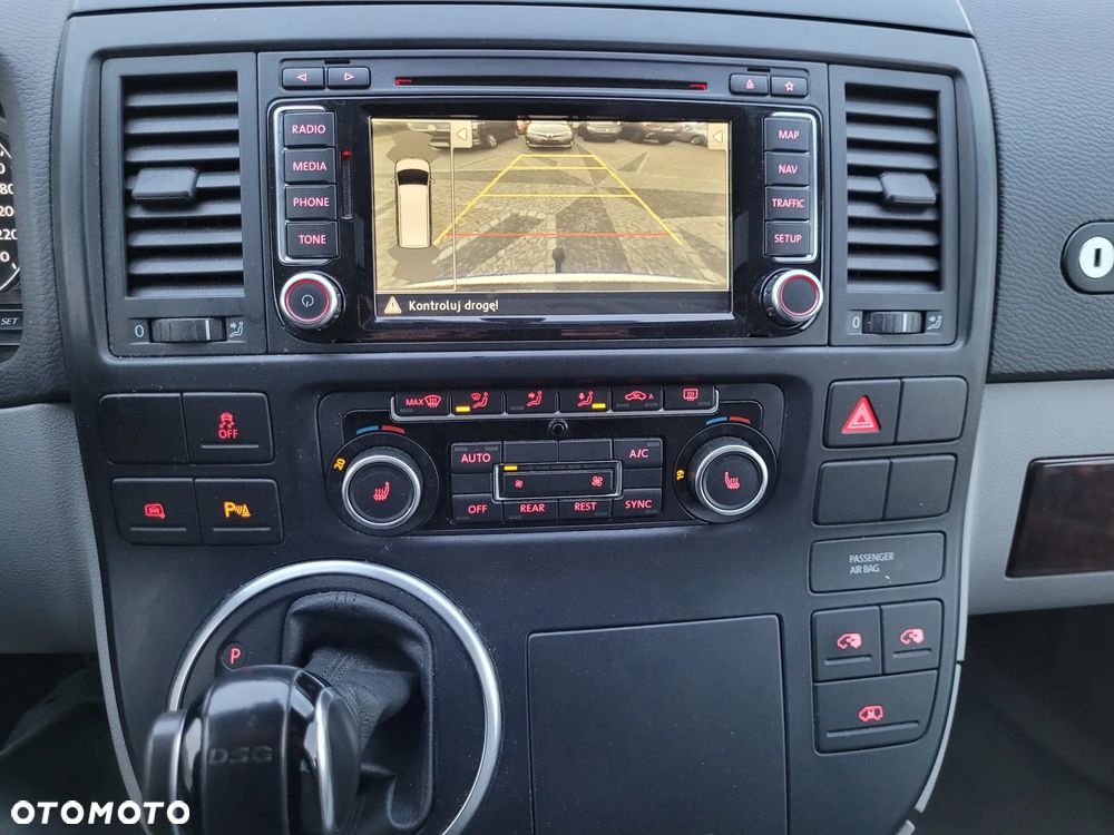 Volkswagen Multivan - 23