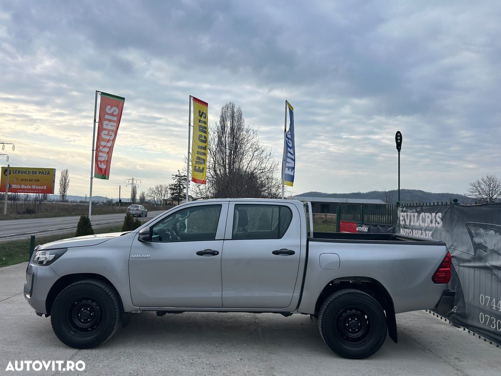Toyota Hilux 2.4D 150CP 4x4 Double Cab 6MT Style - 3