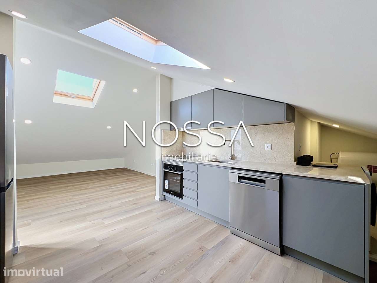 Apartamento T2 Renovado em Famões - Arrendamento - Grande imagem: 4/26