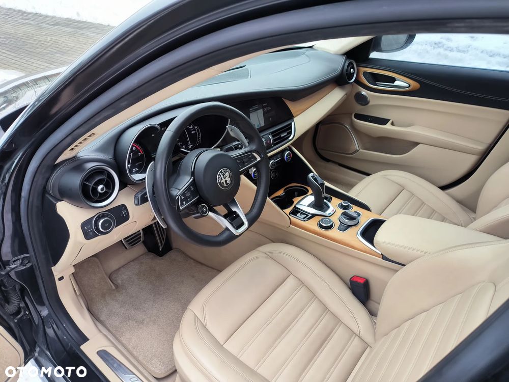Alfa Romeo Giulia 2.0 Turbo 16V AT8 Veloce - 10