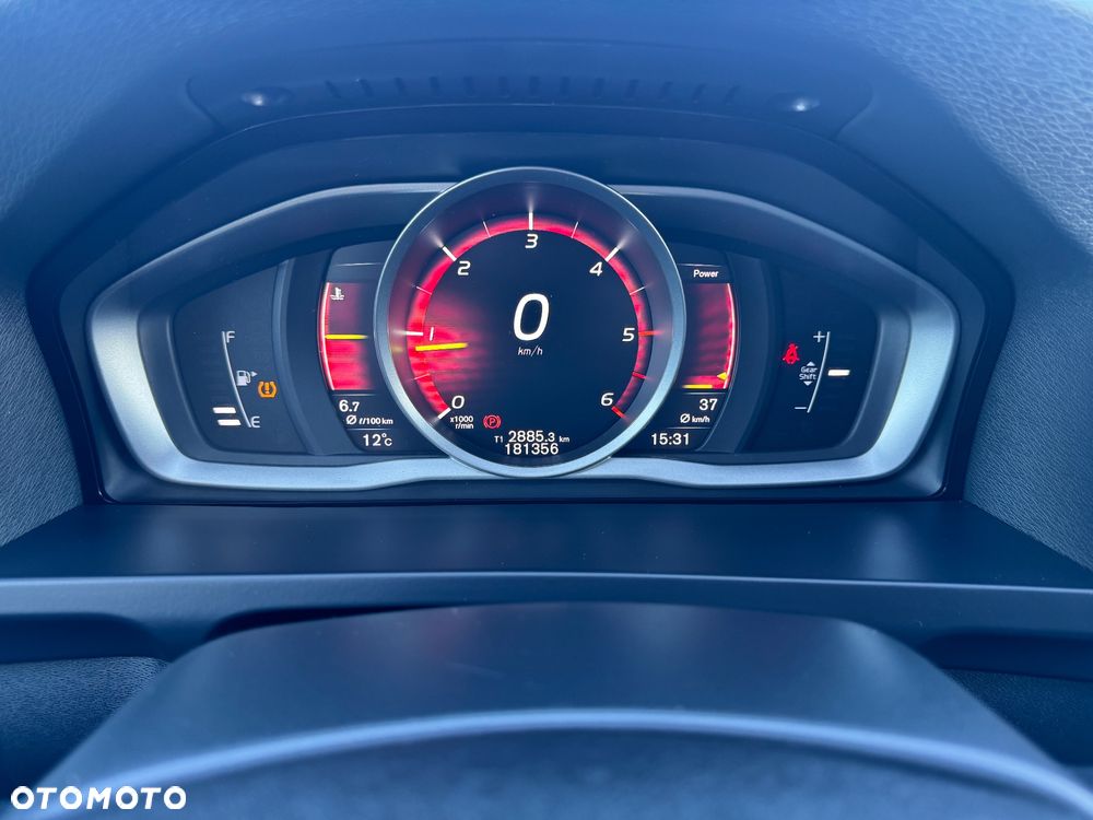 Volvo V60 Cross Country D3 Momentum - 14