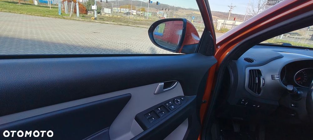 Kia Sportage ver-1-7-crdi-2wd-dream--team-edition - 4