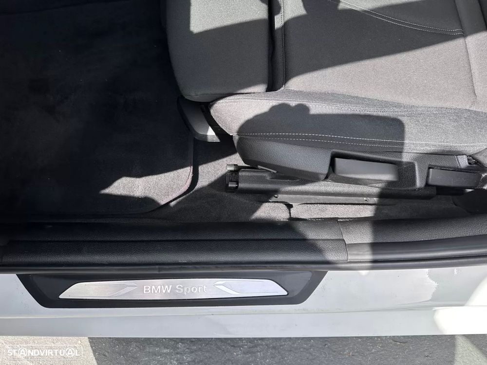 BMW 318 d Sport Line - 34