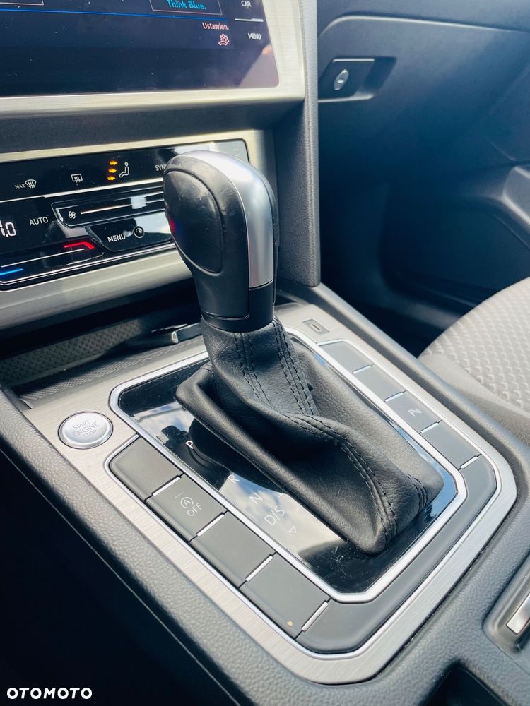 Volkswagen Passat Variant 2.0 TDI SCR DSG Elegance - 15