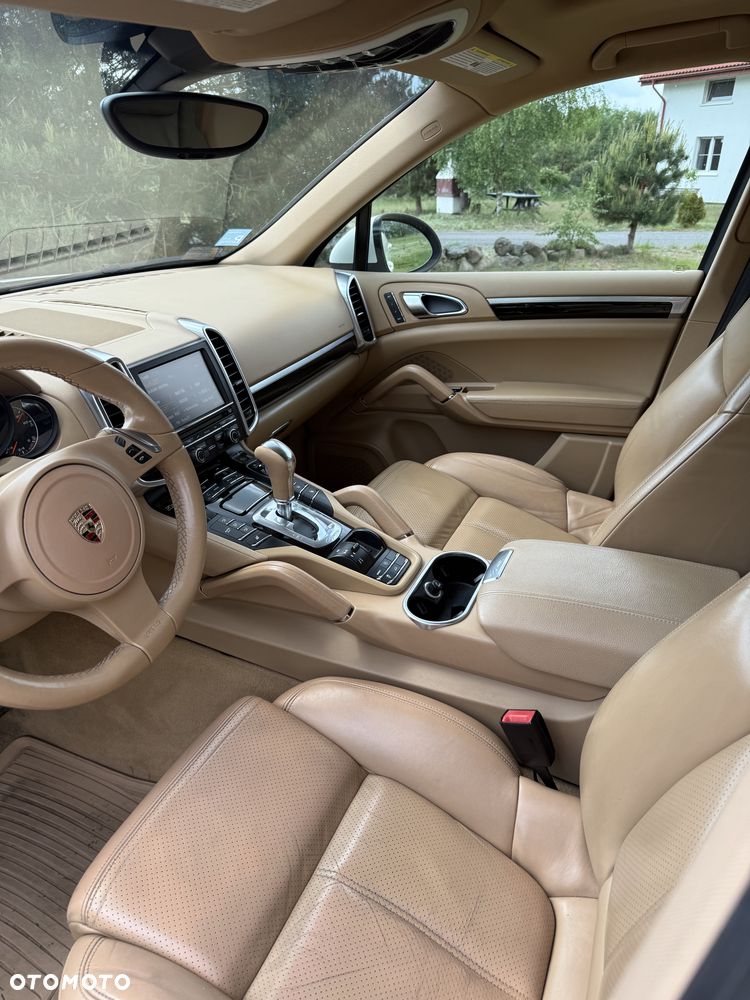 Porsche Cayenne - 21