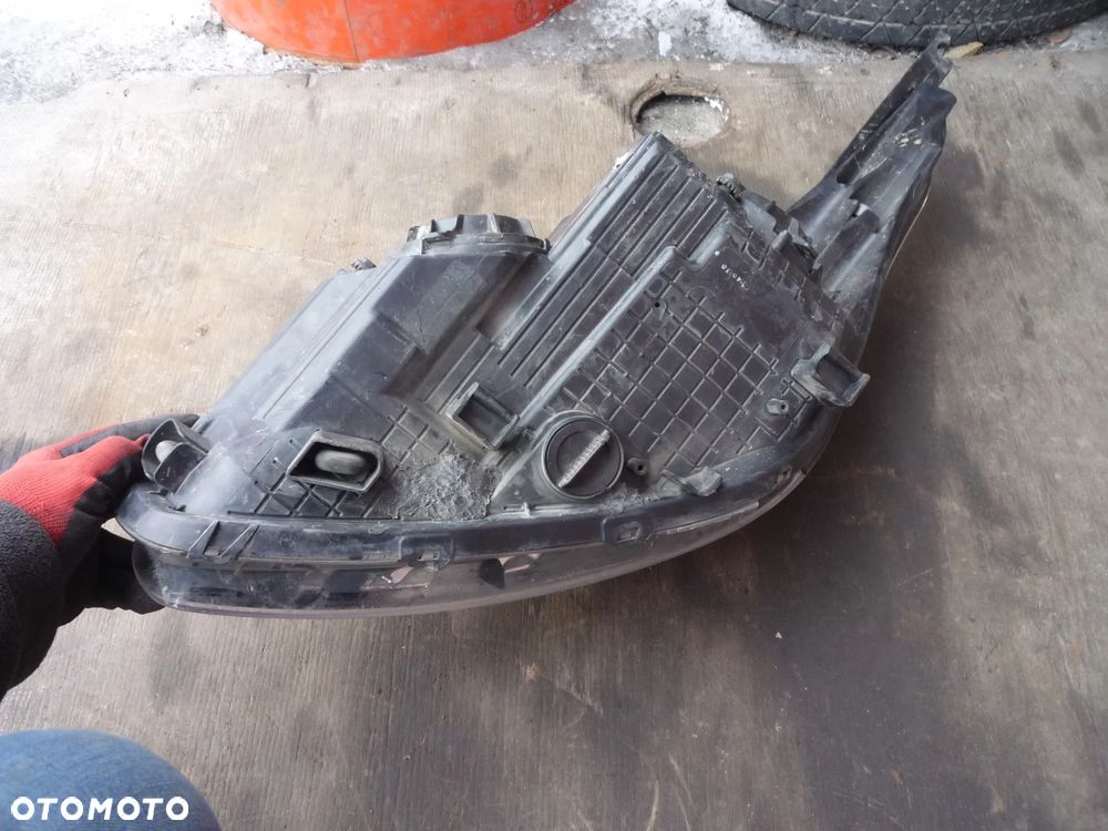 KIA CEED II LAMPA PRZEDNIA PRAWA USZKODZONA - 3