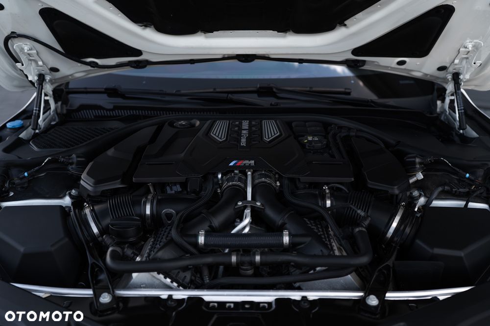 BMW M8 Competition - 30