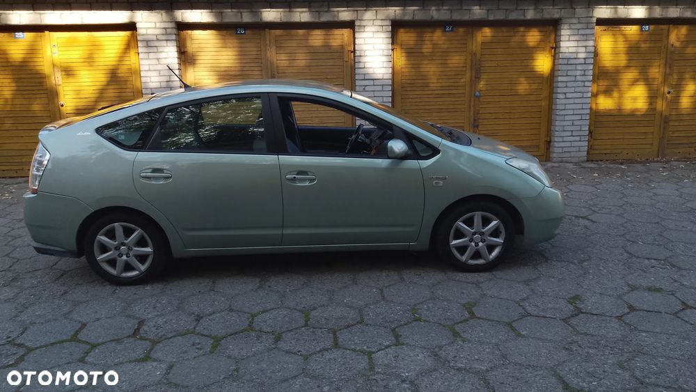 Toyota Prius (Hybrid) - 5