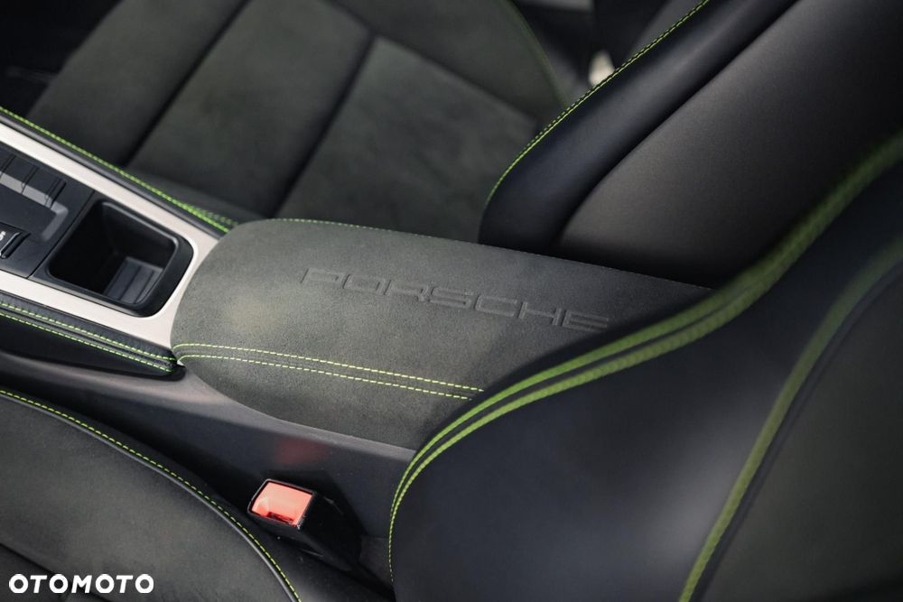 Porsche 718 Cayman GPF GT4 PDK - 31