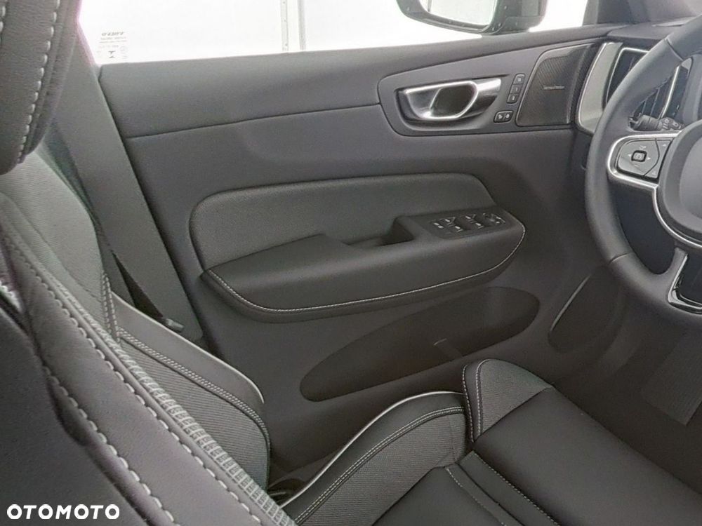 Volvo XC 60 T8 Plug-In Hybrid AWD Plus Black Edition - 12