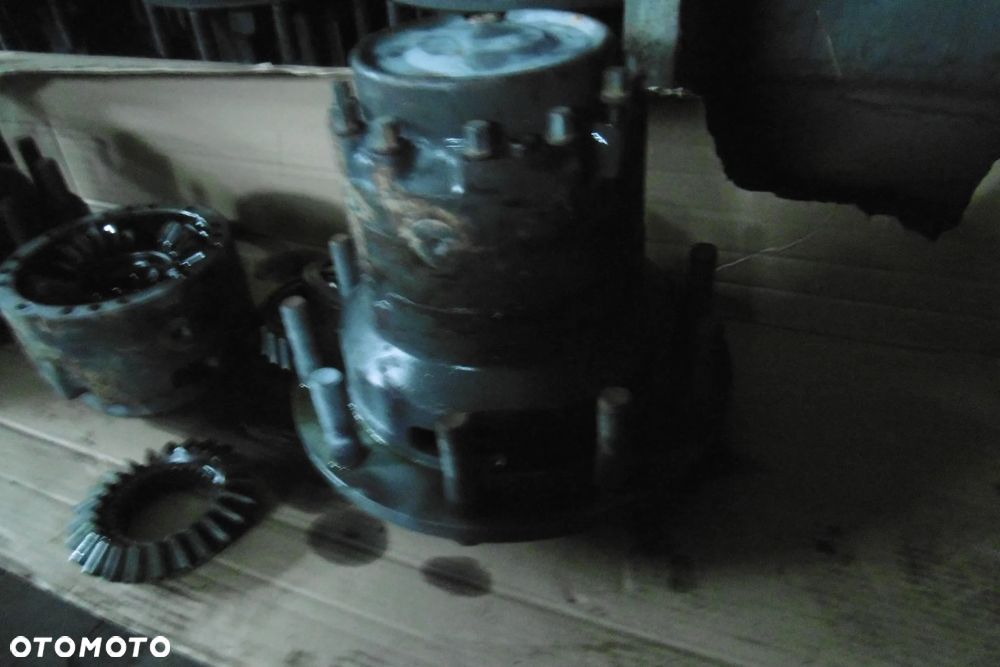 Zwolnica Tył Renault Kerax 6x4 8x4 - 4