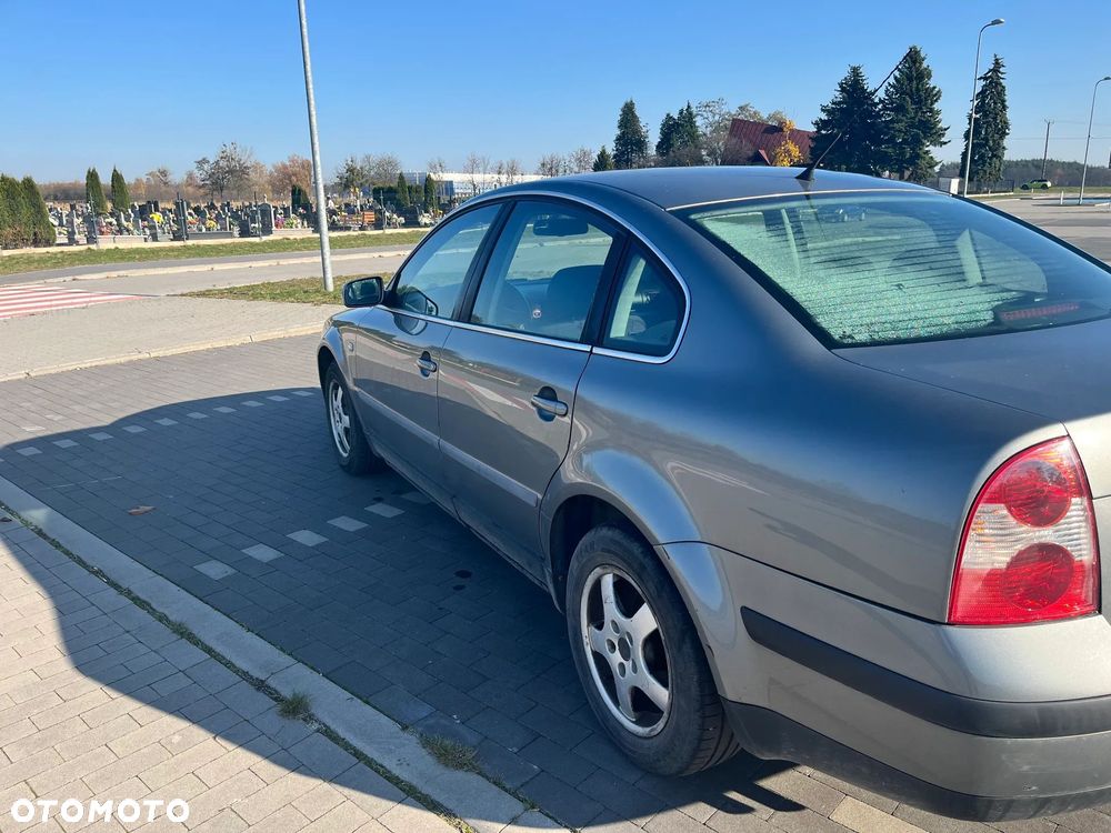 Volkswagen Passat 1.9 TDI Comfortline - 3